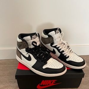 Air Jordan 1 Retro High OG Dark Mocha